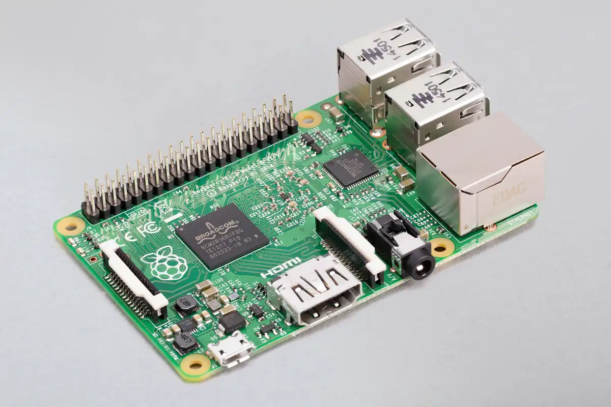 Raspberry Pi 2 Model B R18